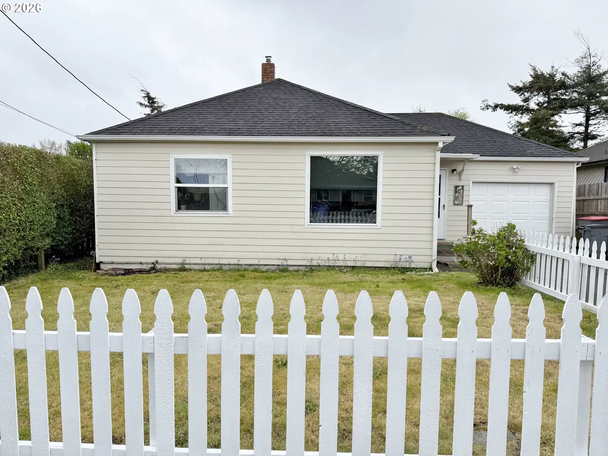 1021 4th Ave, Seaside, OR 97138 - #1