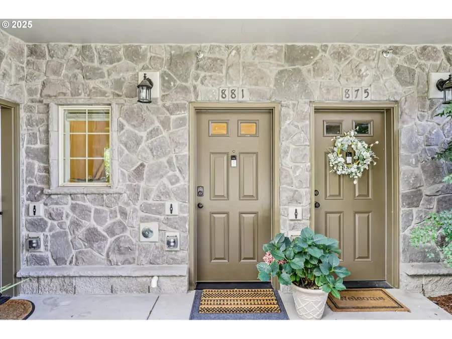 881 NE Wheelock Pl, Beaverton, OR 97006 - Image #2