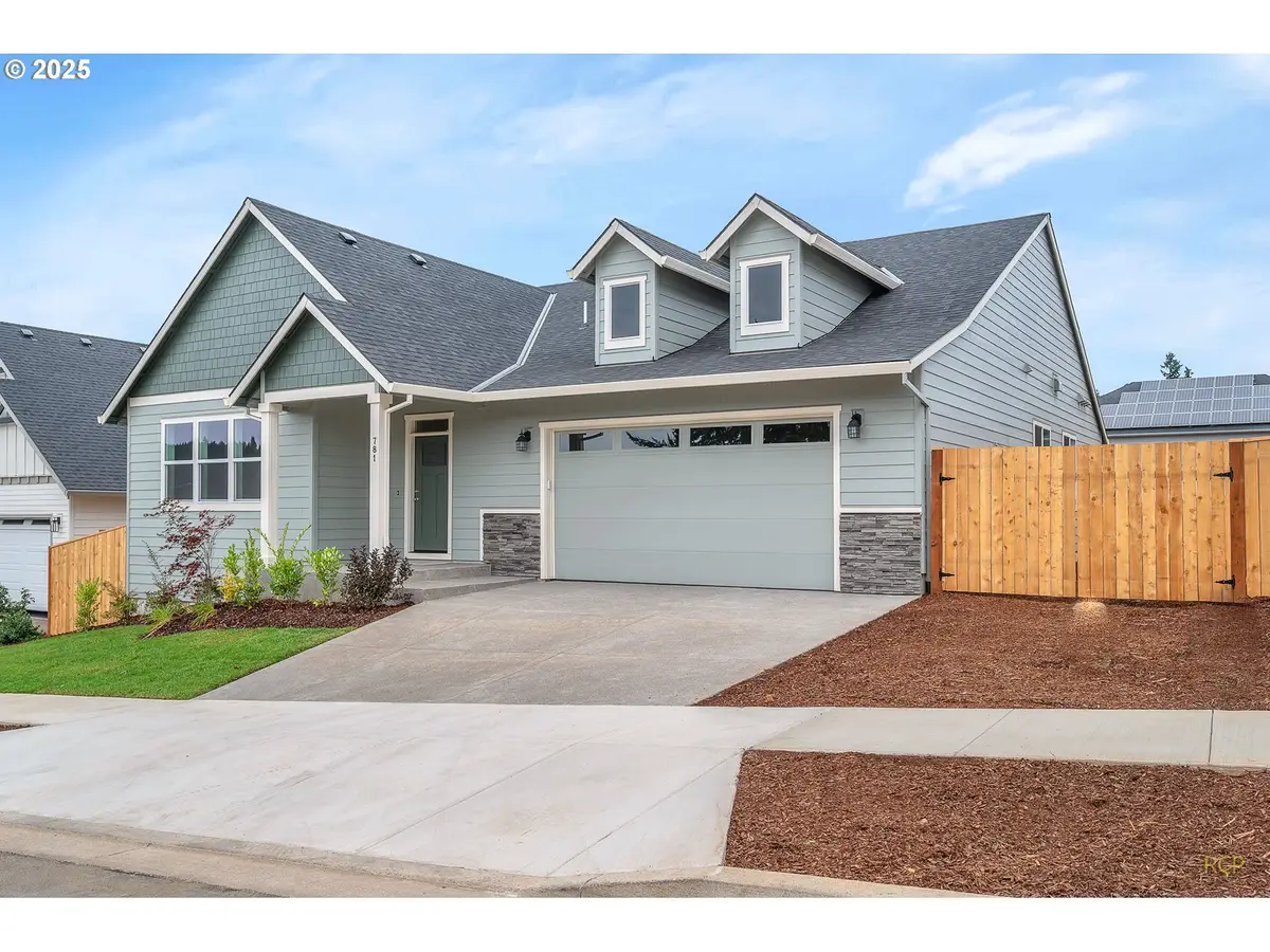 781 Riley Dr, Silverton, OR 97381 - Image #1