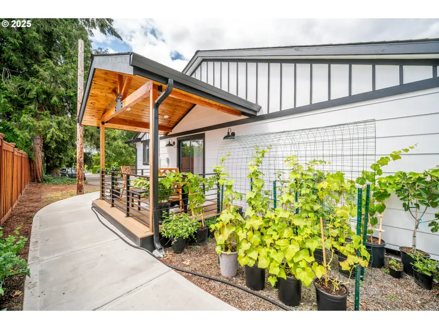 8955 SW Club Meadow Ln, West Slope, OR 97225 - Image #3