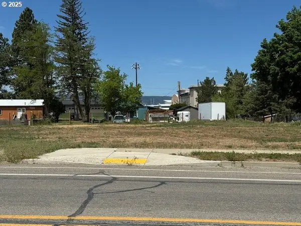 950 2nd St, NorthPowder, OR 97867