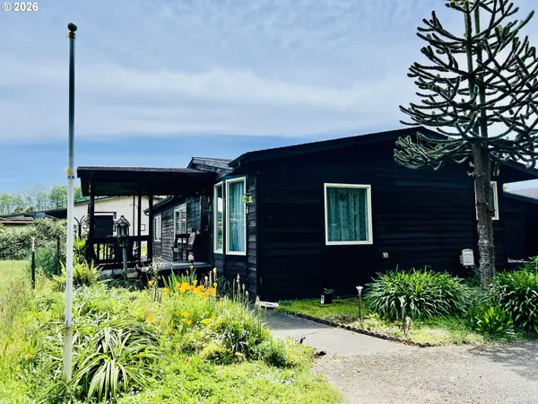 16063 Driftwood Ln #10, Brookings, OR 97415