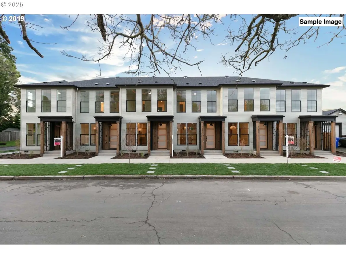 3017 NE Ainsworth St #10, Portland, OR 97211 - Image #1