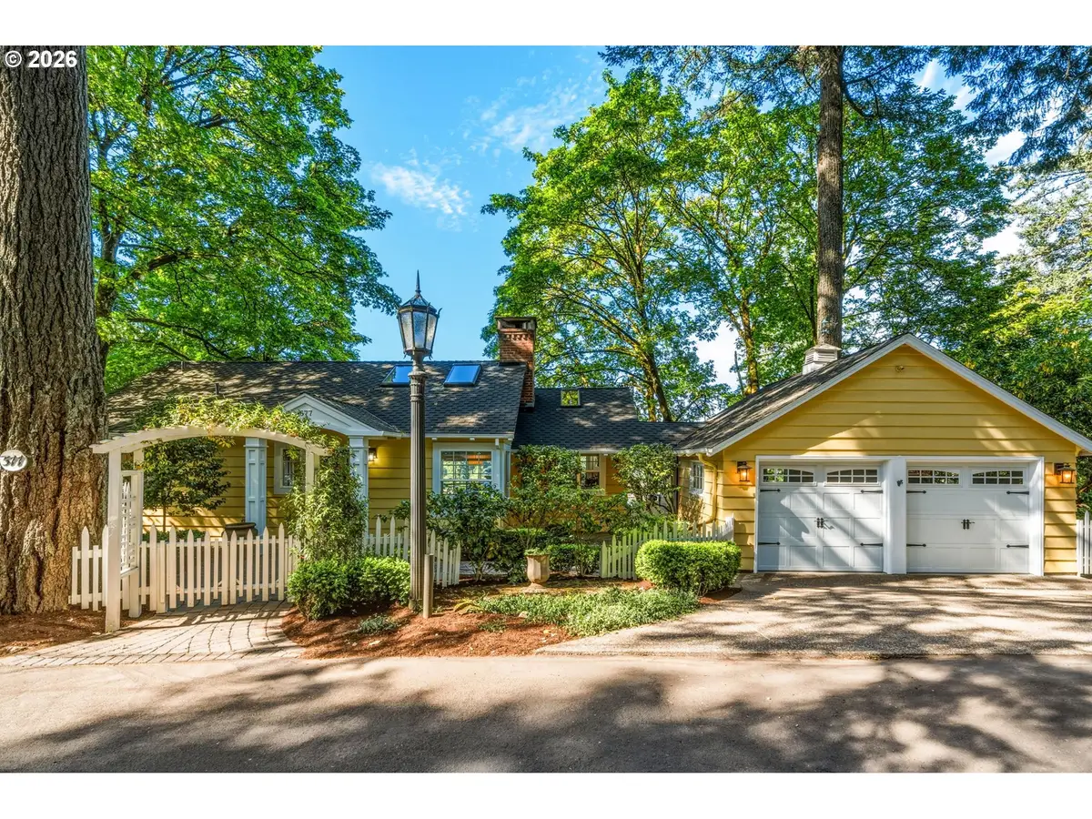 577 Middlecrest Rd, Lake Oswego, OR 97034 - #1