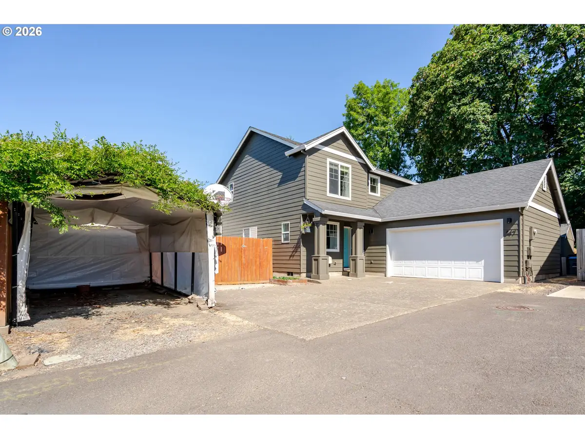 647 NE Autumn Ridge Dr, McMinnville, OR 97128 - #1