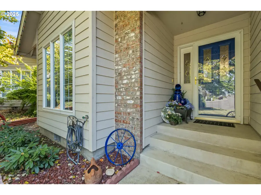 2730 Golfview Ave, Sutherlin, OR 97479 - #3