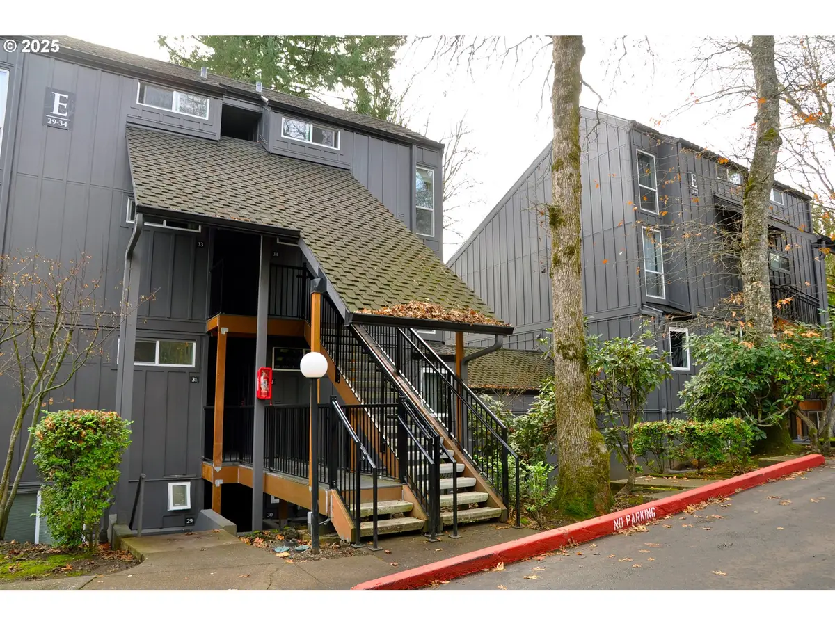 100 Kerr Pkwy #30, Lake Oswego, OR 97035 - Image #1