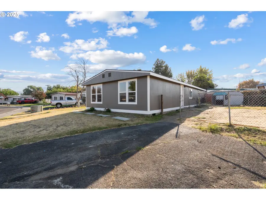 1175 SW Sandy Dr, Hermiston, OR 97838 - Image #2