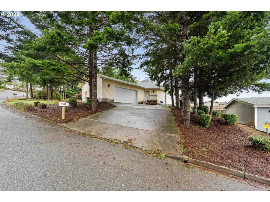 1101 Blanco Ave, Coos Bay, OR 97420 - Image #2