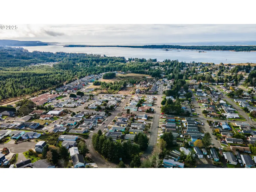 1101 Blanco Ave, Coos Bay, OR 97420 - Image #3