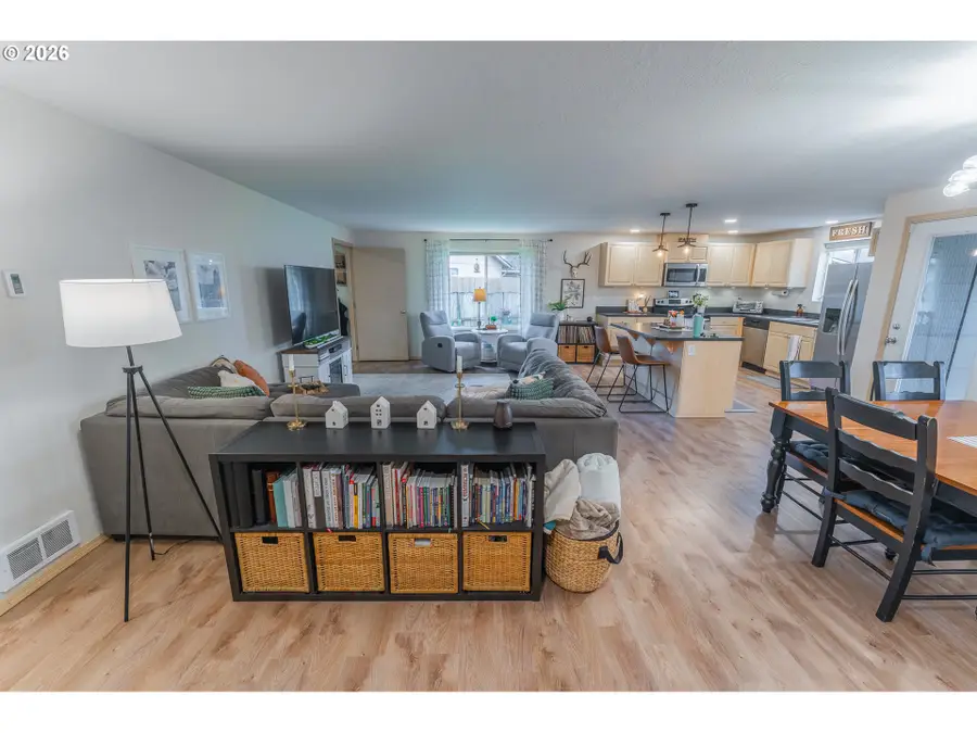 2318 8th St, Springfield, OR 97477 - #3