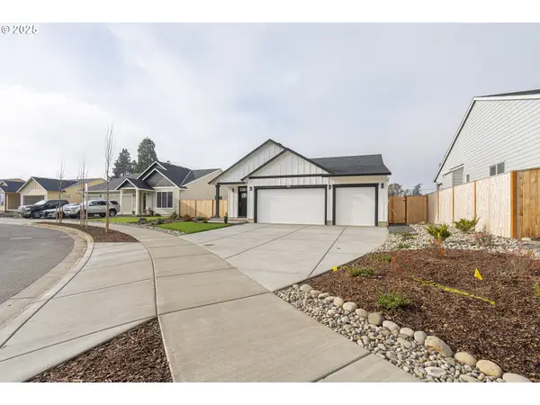 665 Parker Loop, Silverton, OR 97381