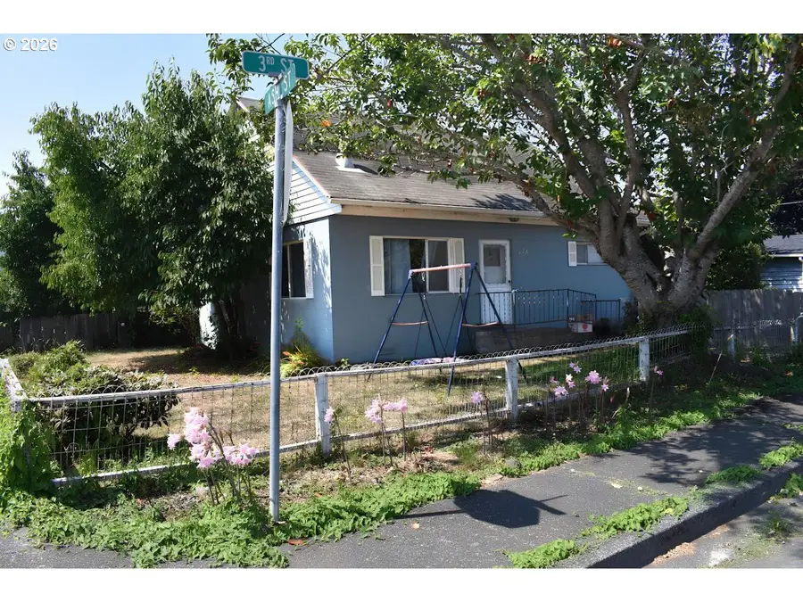 126 3rd St, Myrtle Point, OR 97458 - #3