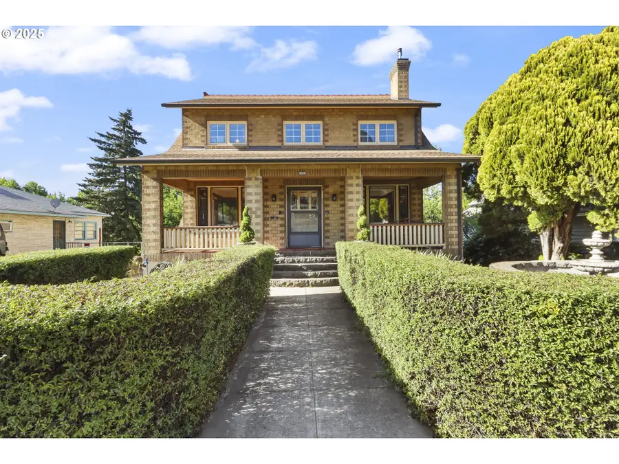 529 W 3rd Pl, The Dalles, OR 97058 - Image #2