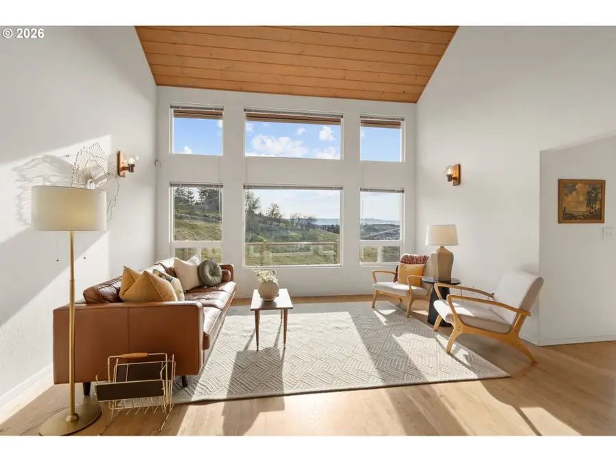 704 NW 3rd Dr, Pendleton, OR 97801 - #3