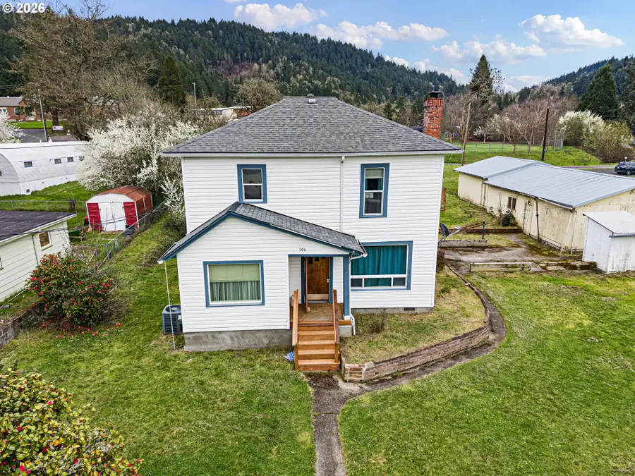 106 S Main St, Drain, OR 97435 - #2