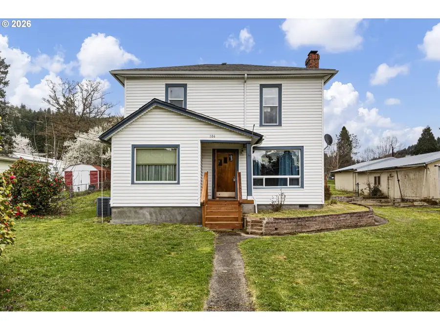 106 S Main St, Drain, OR 97435 - #3