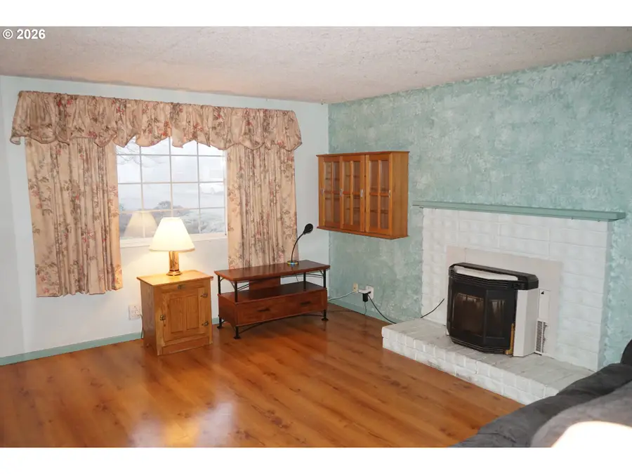 802 54th Pl, Springfield, OR 97478 - Image #2