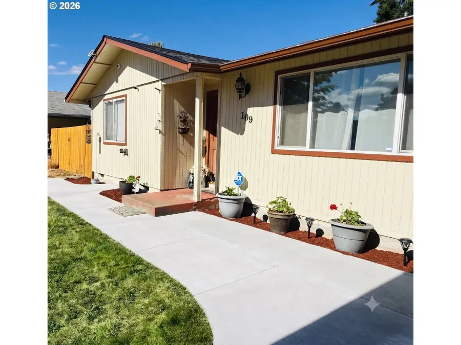 109 Oak St, Amity, OR 97101 - #3