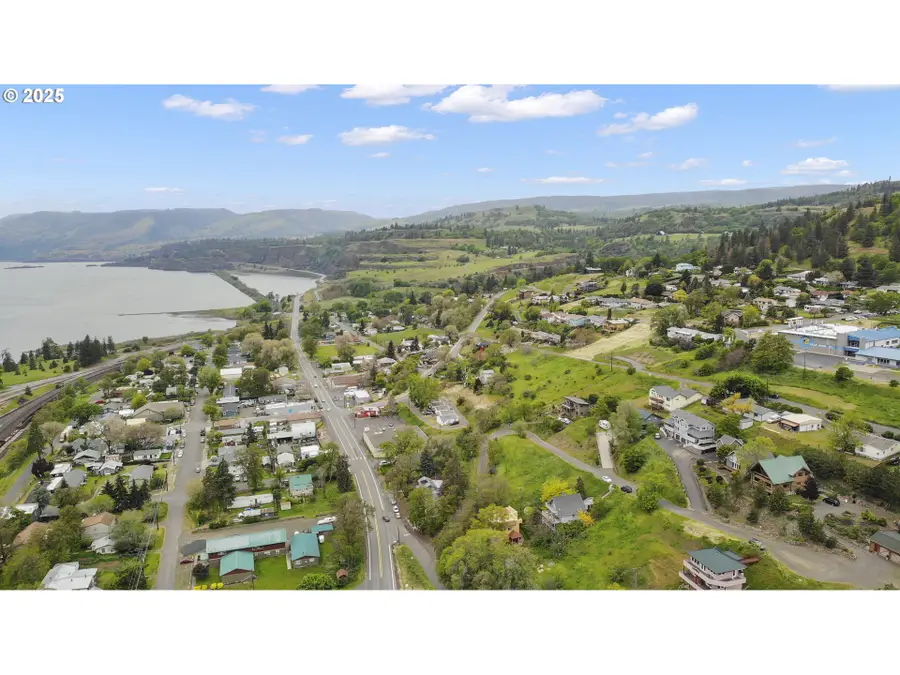 718 Klickitat St, Lyle, WA 98635 - Image #2