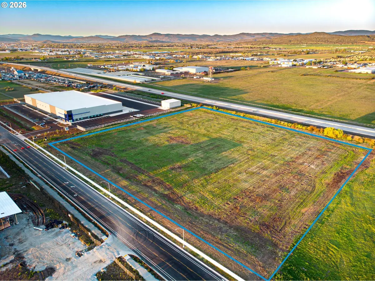 4676 Industry Dr, Medford, OR 97504 - #1