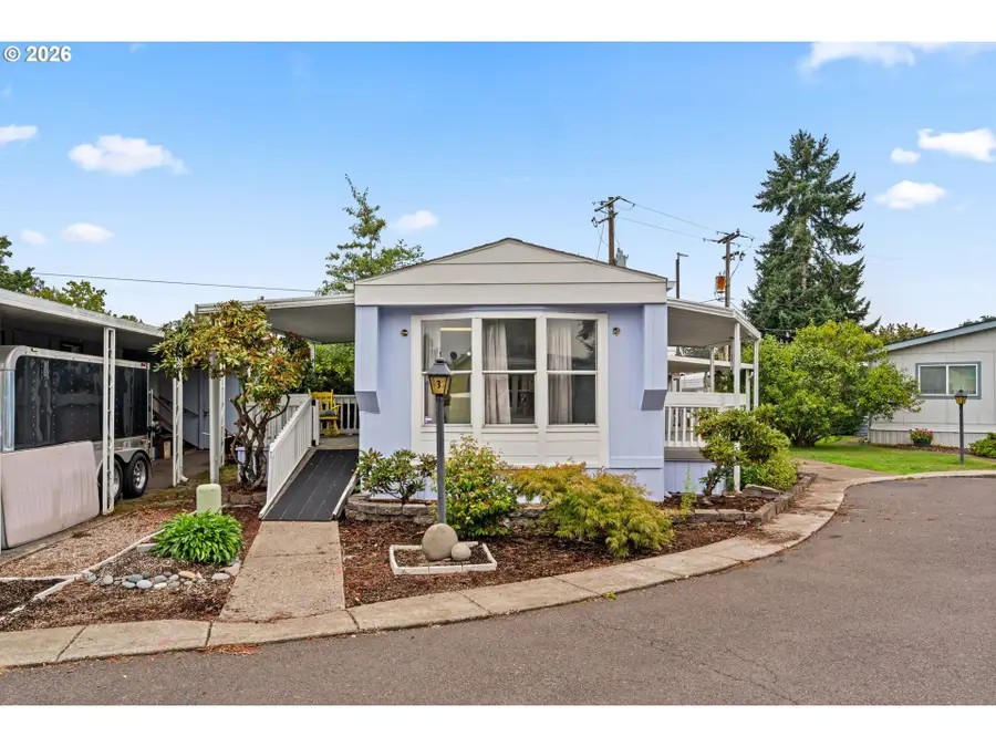 1225 W 10th Ave #3, Junction City, OR 97448 - #2