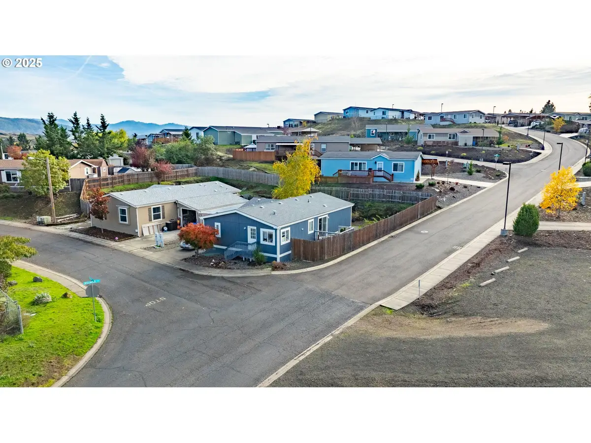 252 Wenaha Ln, Roseburg, OR 97471 - Image #1