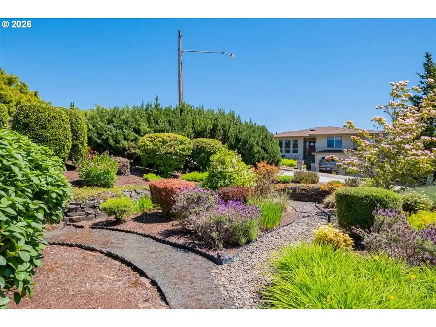 2548 NW Maser Dr, Corvallis, OR 97330 - #2