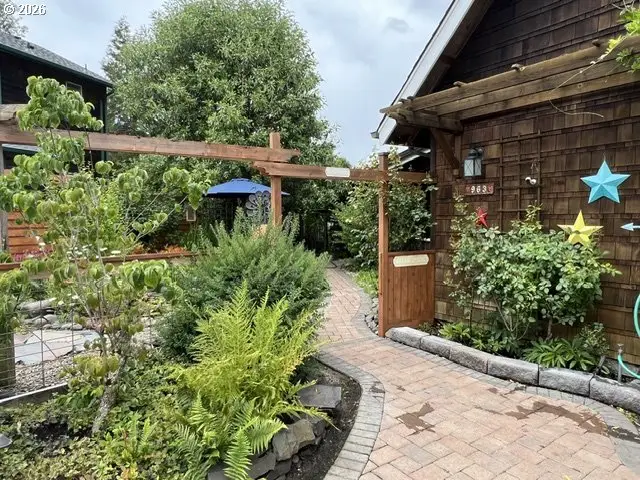 961 Tiara St, Eugene, OR 97405 - #2
