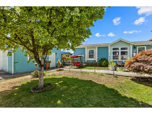 736 Penny Ln, Riddle, OR 97469