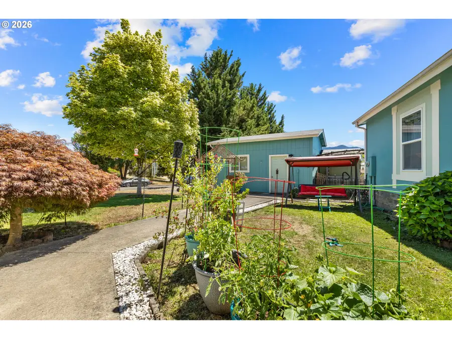 736 Penny Ln, Riddle, OR 97469 - #2