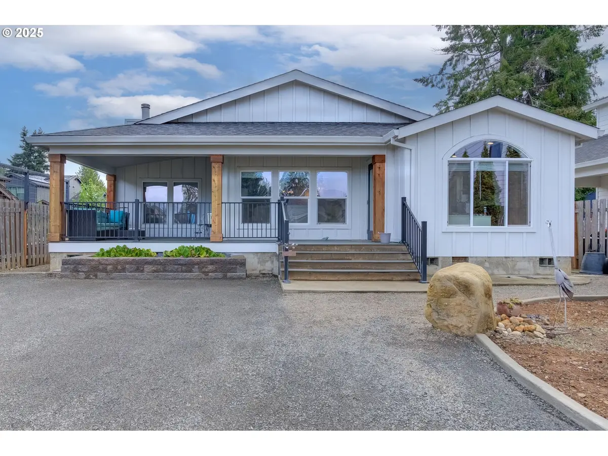 886 SE Bonnie Burke Dr, Estacada, OR 97023 - Image #1