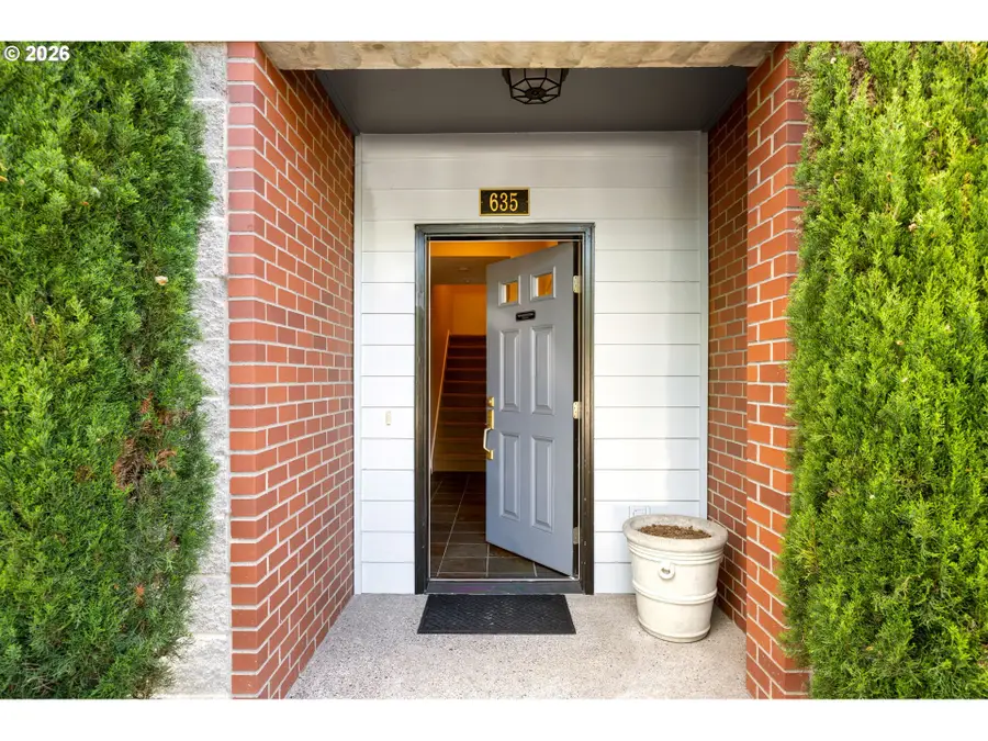 635 NW 24th Ave #6-2, Portland, OR 97210 - #3