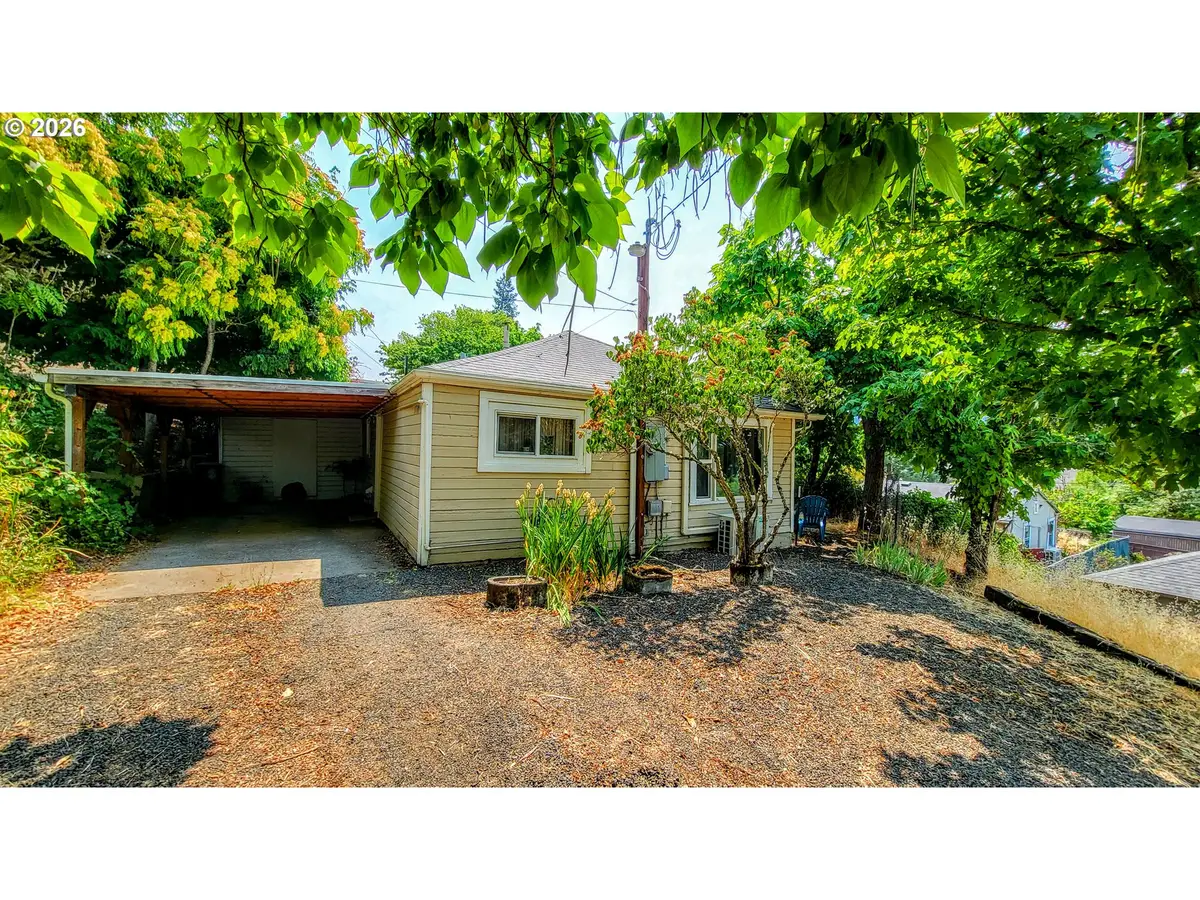 1739 NE Malheur Ave Ne, Roseburg, OR 97470 - #1
