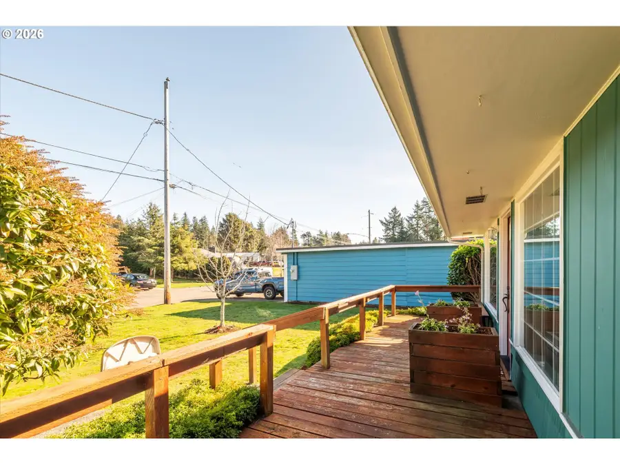 2035 Juniper Ave, Coos Bay, OR 97420 - Image #3