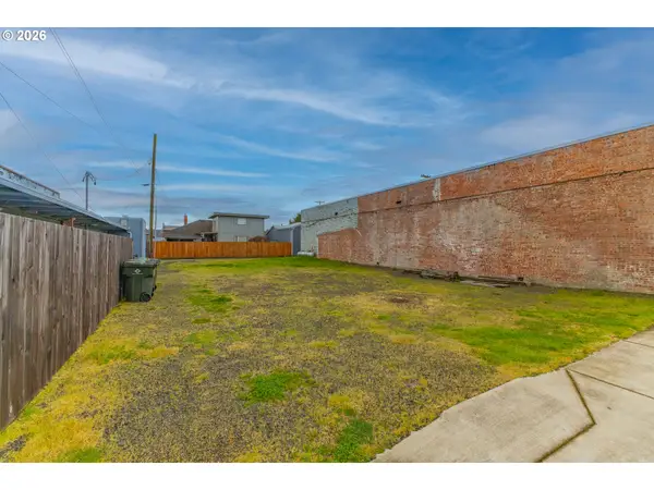 618/620 Spruce St, MyrtlePoint, OR 97458