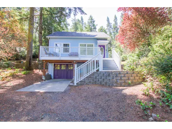 5834 Mercer Lake Rd, Florence, OR 97439