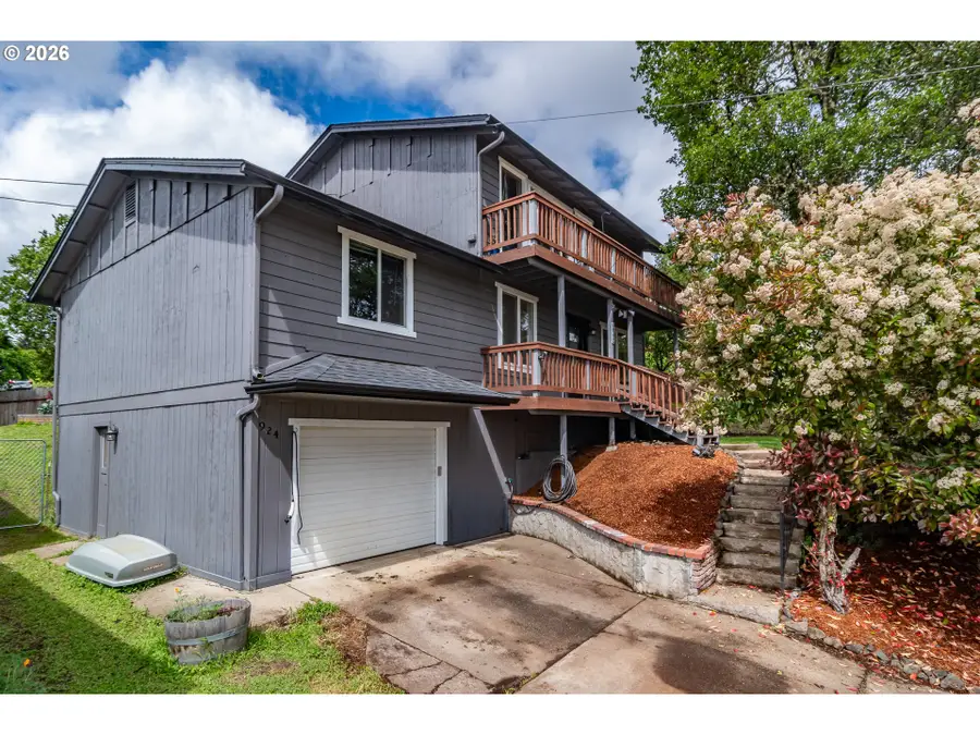 924 NE Central St, Roseburg, OR 97470 - #2