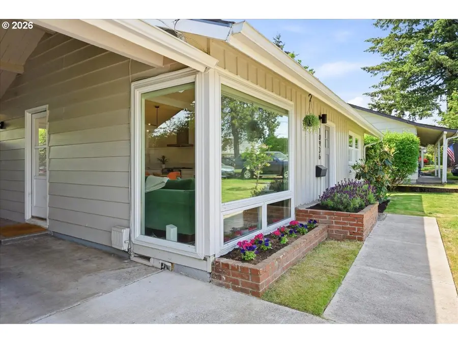 10936 NE Russell St, Portland, OR 97220 - #2