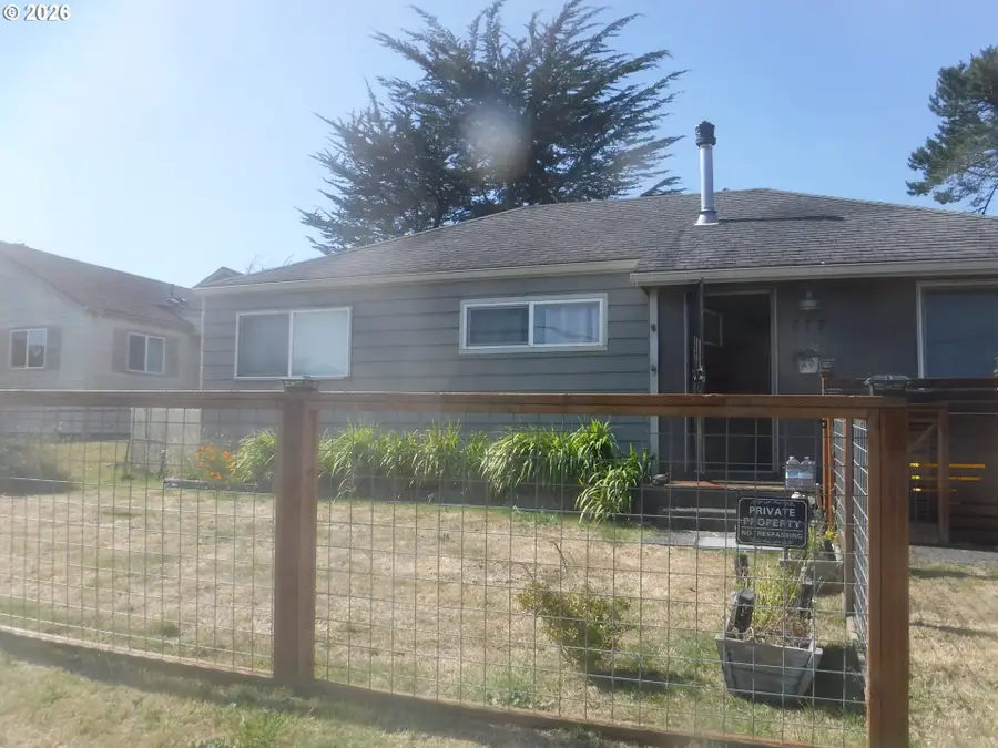 877 Pacific Ave, Coos Bay, OR 97420 - #3