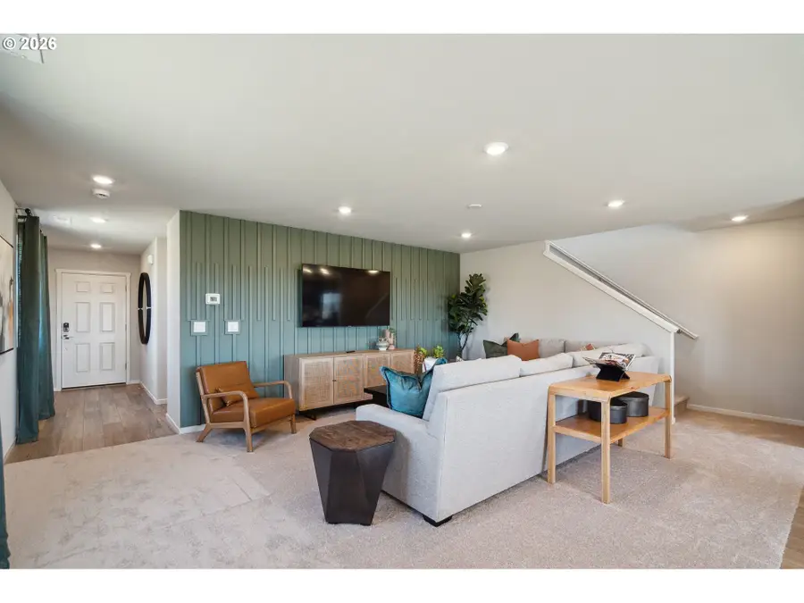 571 Spring Blvd, Woodburn, OR 97071 - #2