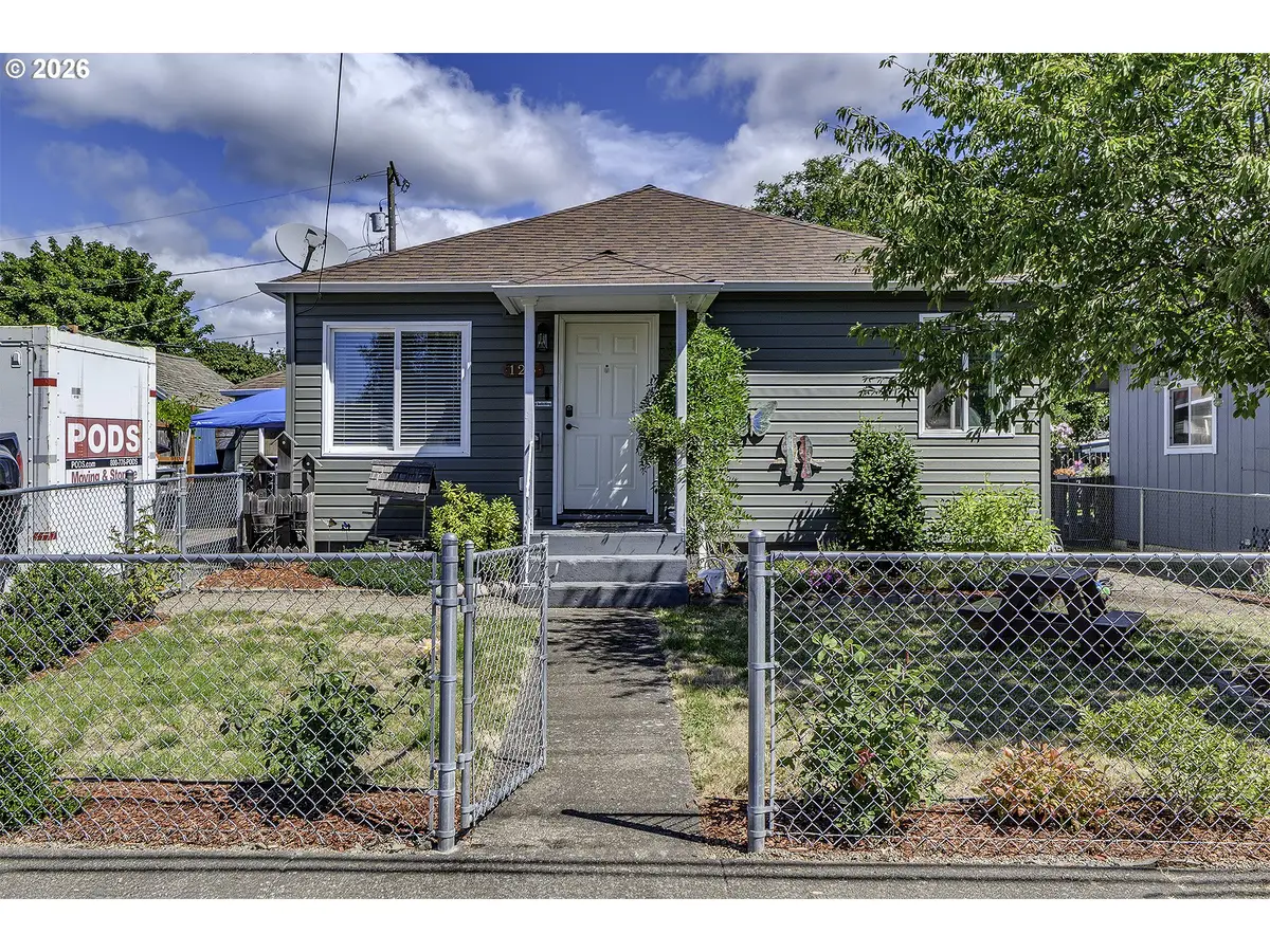 125 SW Harrison St, Sheridan, OR 97378 - #1
