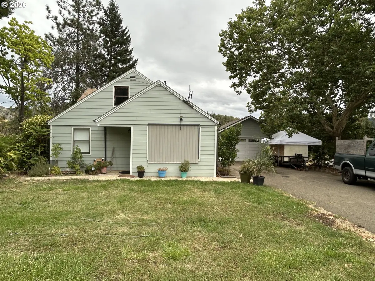 1239 N Myrtle Rd, Myrtle Creek Riddle, OR 97457 - #1