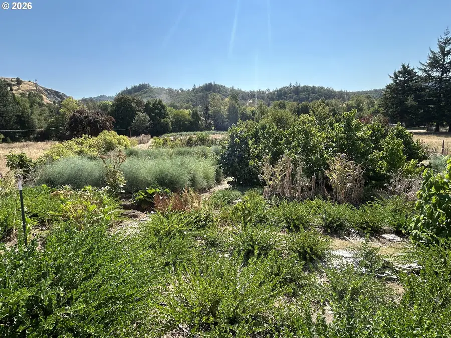 1239 N Myrtle Rd, Myrtle Creek Riddle, OR 97457 - #3