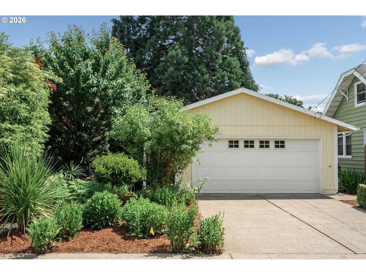 255 W Berkeley St, Gladstone, OR 97027 - #1