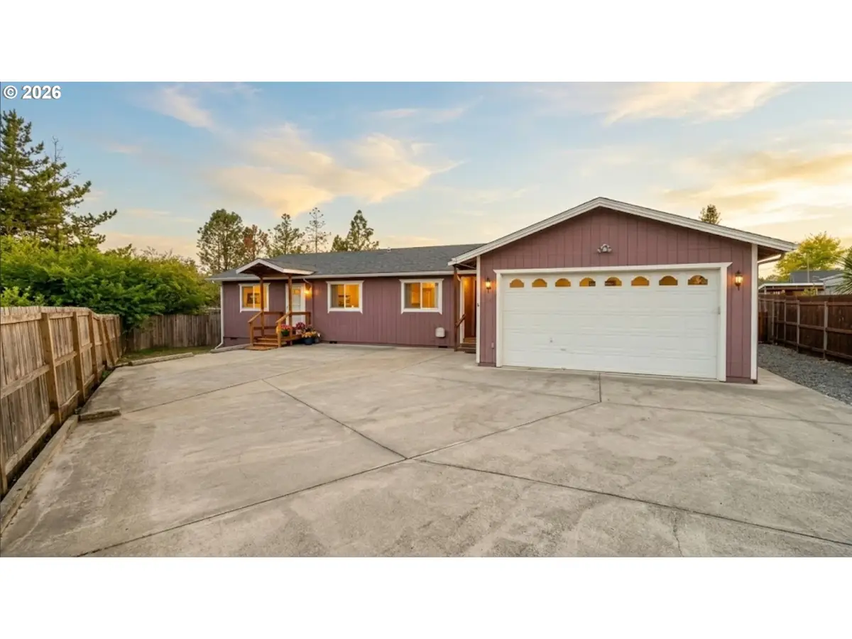 190 NE Lombardy Dr, Roseburg, OR 97470 - #1