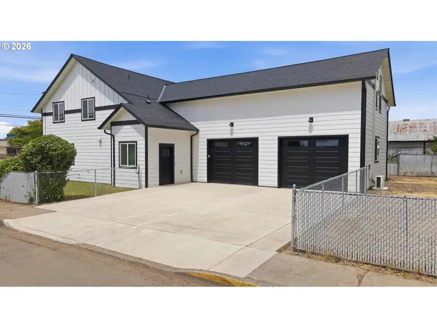 413 S Trade St, Amity, OR 97101 - #3