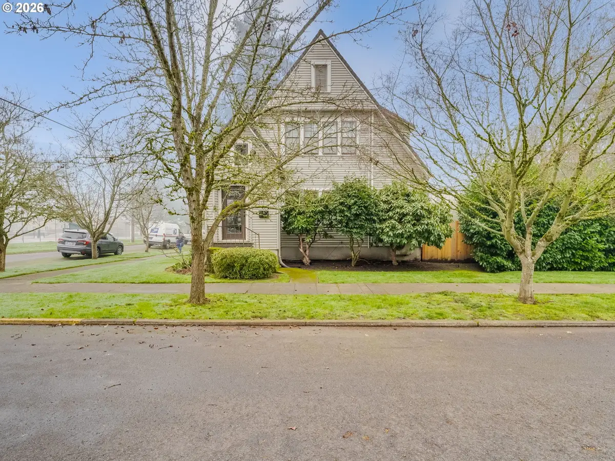 1036 NE Cowls St, McMinnville, OR 97128 - Image #1