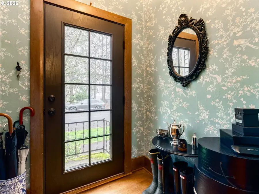 1036 NE Cowls St, McMinnville, OR 97128 - Image #3