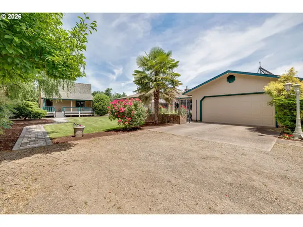 30248 S Barlow Rd, Hubbard, OR 97032